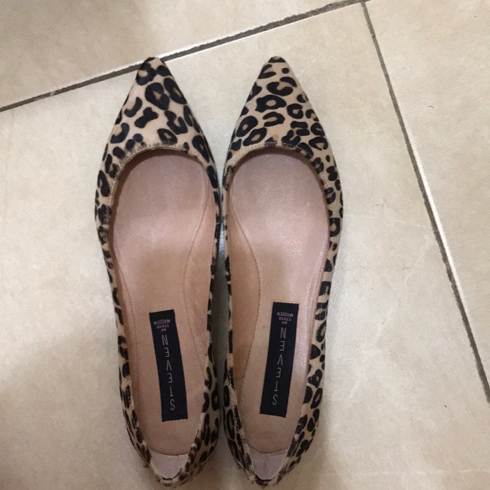 Steve Madden leopard flats size 6. **BRAND NEW